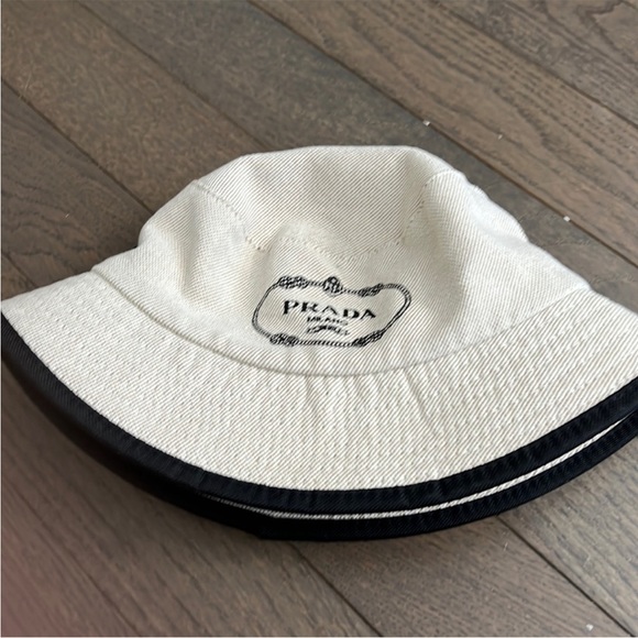 bucket hat - Picture 2 of 2